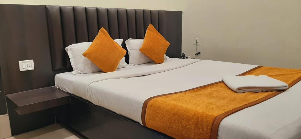 Hotel The Avenue Gamharia Exteriér fotografie